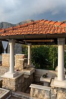 Holiday Home Lazuština Paradise