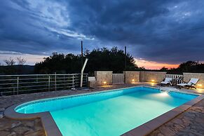 Holiday Home Lazuština Paradise