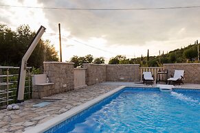 Holiday Home Lazuština Paradise