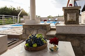 Holiday Home Lazuština Paradise