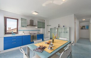 Spacious 3bdr Sea View Apartment Next to the Beach