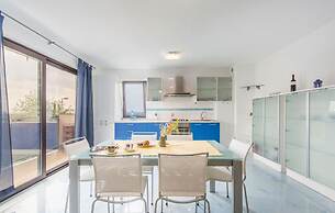 Spacious 3bdr Sea View Apartment Next to the Beach