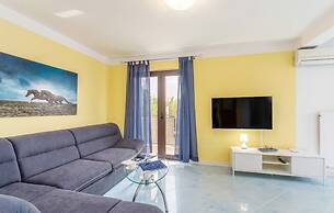 Spacious 3bdr Sea View Apartment Next to the Beach