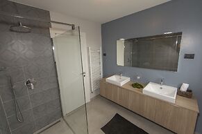 Spacious Villa With Private Pool and Jacuzzi in Porec