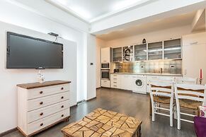 Top Centre Apartment Next to 