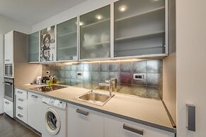 Top Centre Apartment Next to 