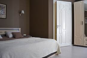 Townhouse Park & House