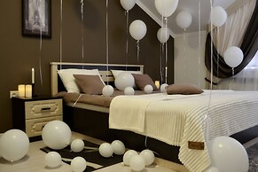 Townhouse Park & House