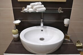 Townhouse Park & House