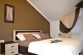 Townhouse Park & House