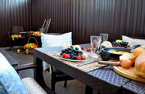 Townhouse Park & House