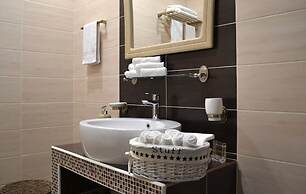 Townhouse Park & House