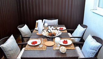 Townhouse Park & House