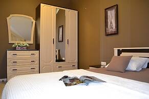 Townhouse Park & House