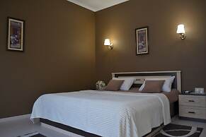 Townhouse Park & House