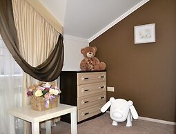 Townhouse Park & House