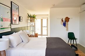 Peterborough House & Motel