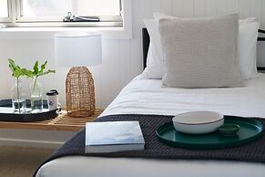 Peterborough House & Motel