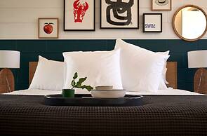 Peterborough House & Motel