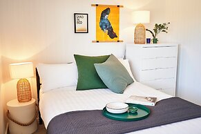 Peterborough House & Motel