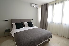 halu! Modern City Center Apartment