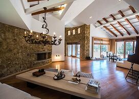 halu! Luxury Villa with Private Pool