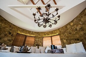 halu! Luxury Villa with Private Pool