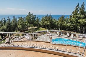 halu! Luxury Villa with Private Pool