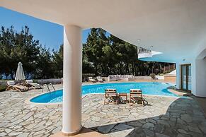 halu! Luxury Villa with Private Pool