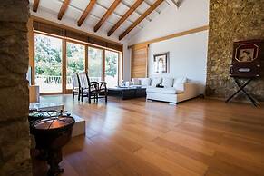 halu! Luxury Villa with Private Pool