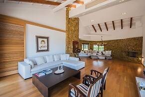 halu! Luxury Villa with Private Pool