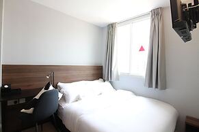 ST Signature Bugis Beach, DAYUSE, 5 hours: 9AM-2PM