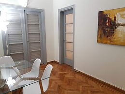 Erra - Taupe - Athens Center,140m²,4 BD,2 BATH
