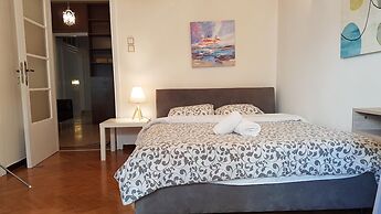 Erra - Teal - Athens Center, 110m², 4 BD, 2 BATH