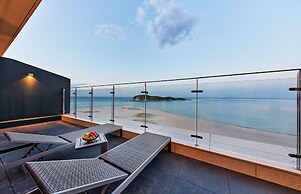 Renebleu by Walkerhill