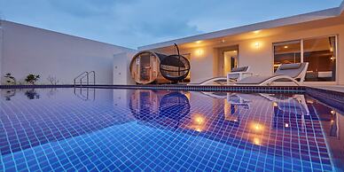 The Pool & Sauna Villa MOTOBU