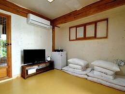 Gallery Jin Hanok Guesthouse