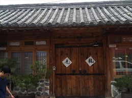 Gallery Jin Hanok Guesthouse