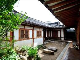 Gallery Jin Hanok Guesthouse