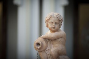 The Salisbury Luxury Class