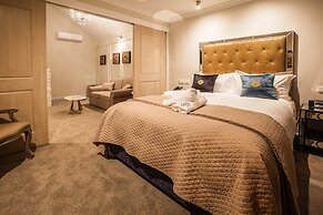 The Salisbury Luxury Class