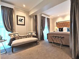 The Salisbury Luxury Class