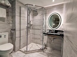 The Salisbury Luxury Class