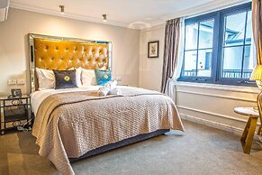 The Salisbury Luxury Class