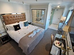 The Salisbury Luxury Class