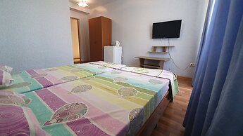 Mama Hotel - Always loves and waits