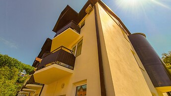 Mama Hotel - Always loves and waits