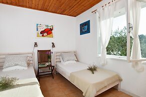 Robinson House Nicolina