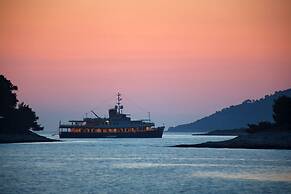 Robinson House Nicolina