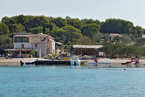 Robinson House Nicolina